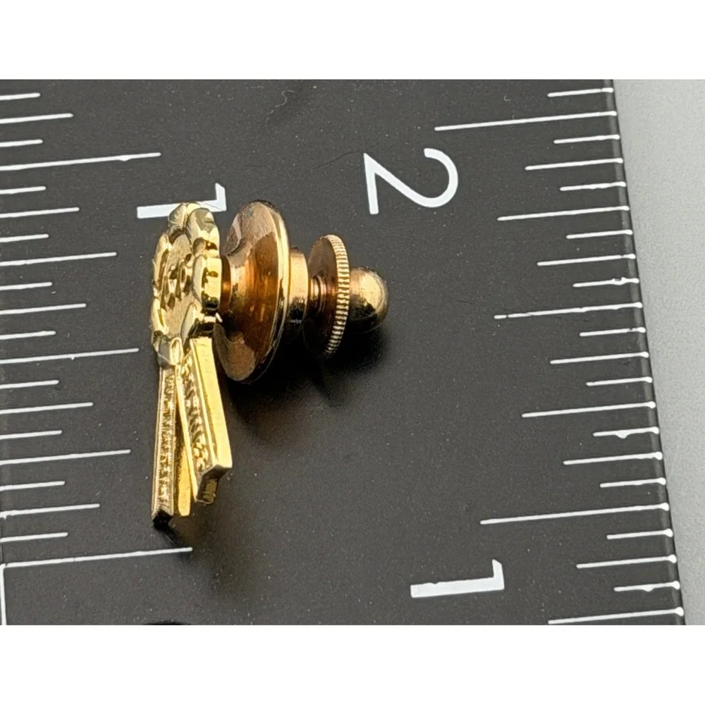 Vintage Premium Saltines Lapel Pin Advertising Ribbon Gold Tone 1976 3/8